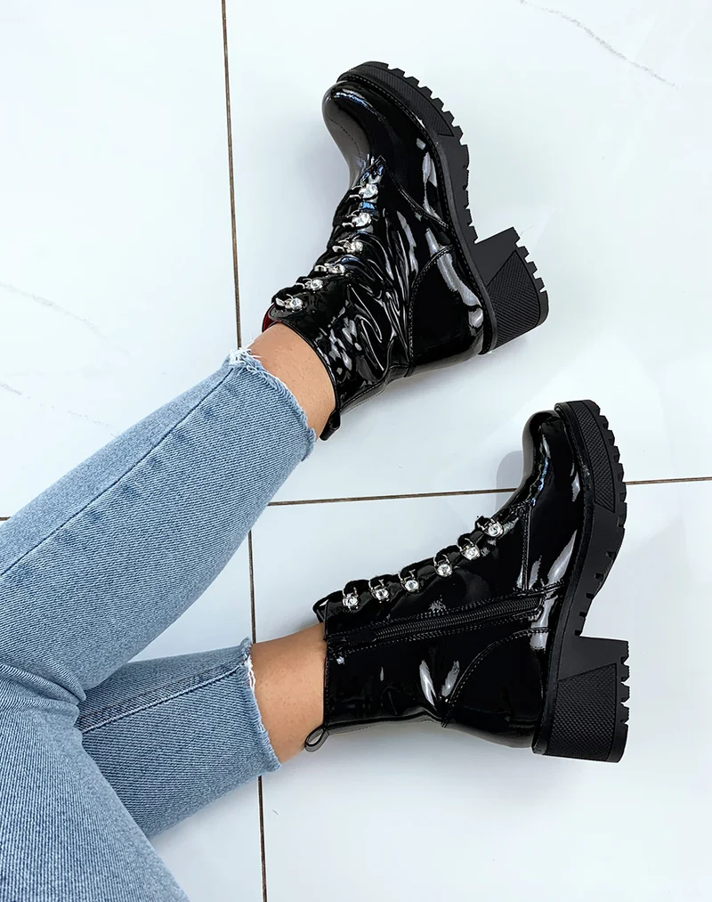 Bottines noir vernis à gros bijoux