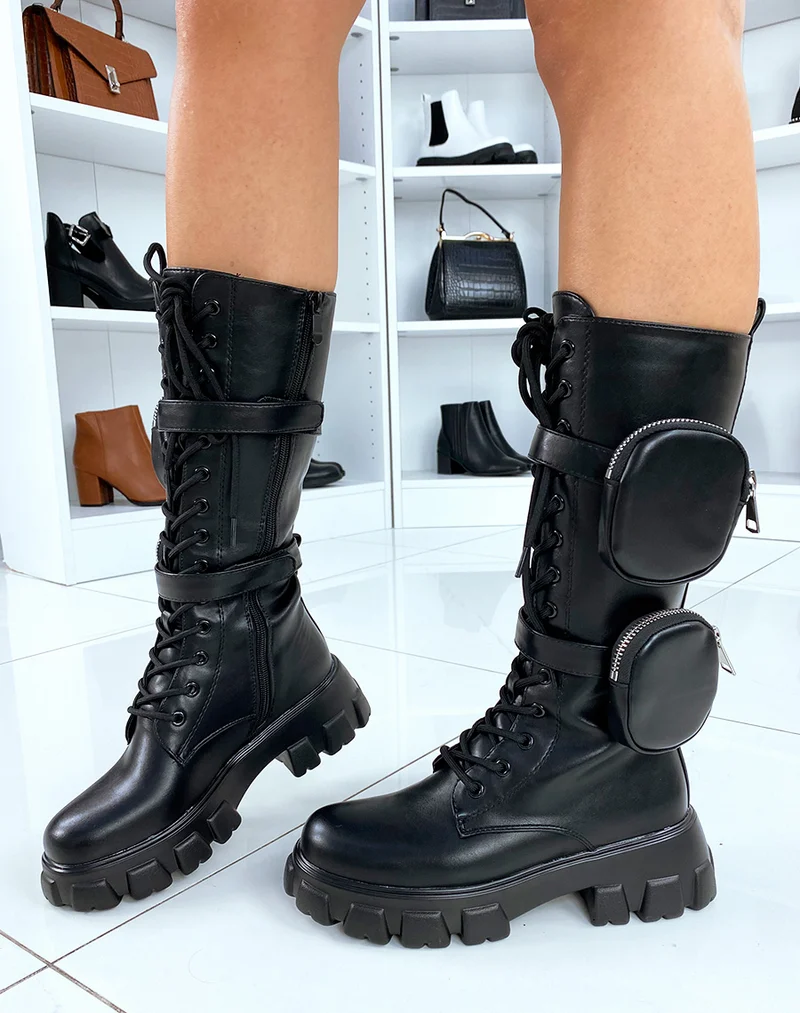 Bottes hautes noires à lacets et à poches