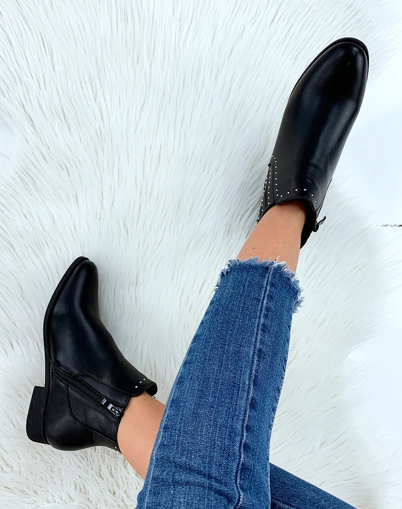 Bottines noires basses ornées de clous