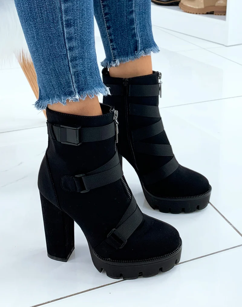 Bottines noires montantes à talons et à lanières multiples