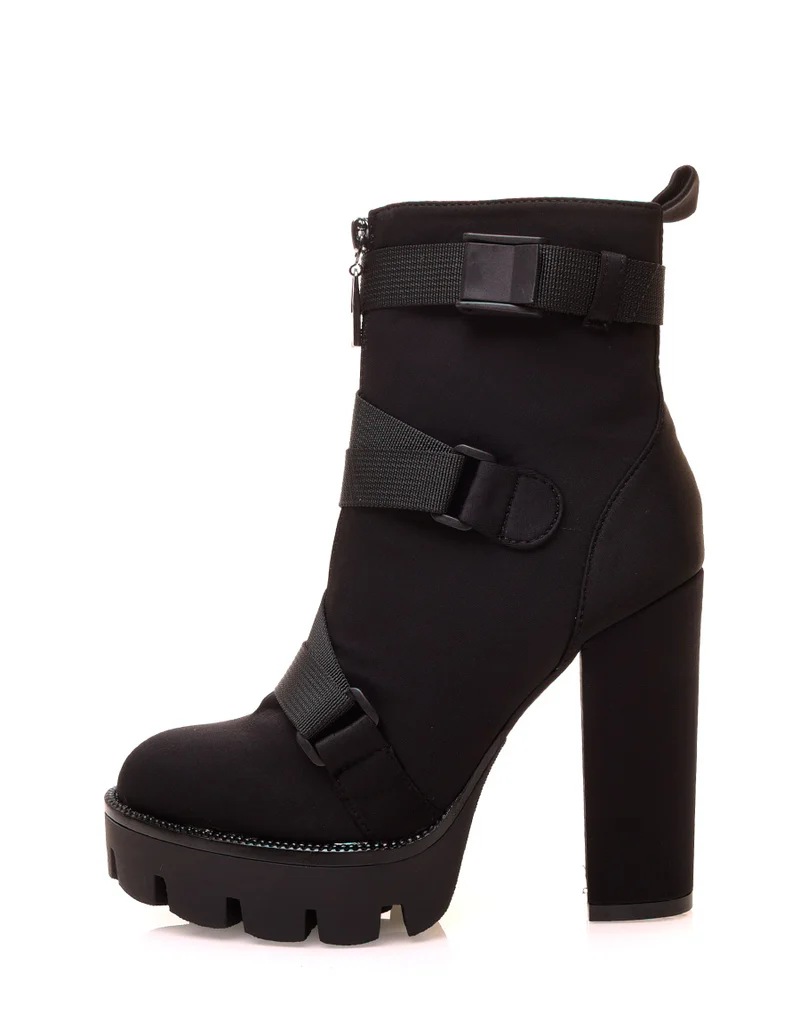 Bottines noires montantes à talons et à lanières multiples