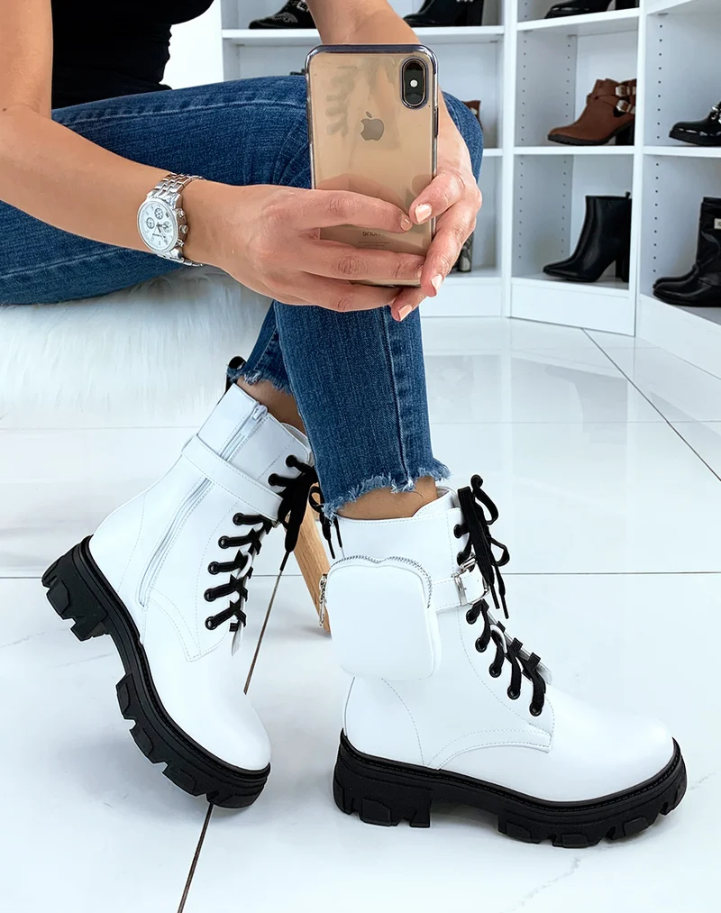 Bottines hautes blanches semelle crantée à pochette