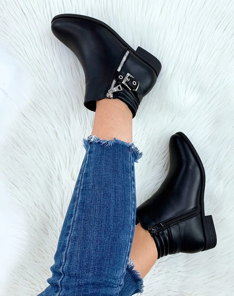 Bottines noires basses à zip décoratif