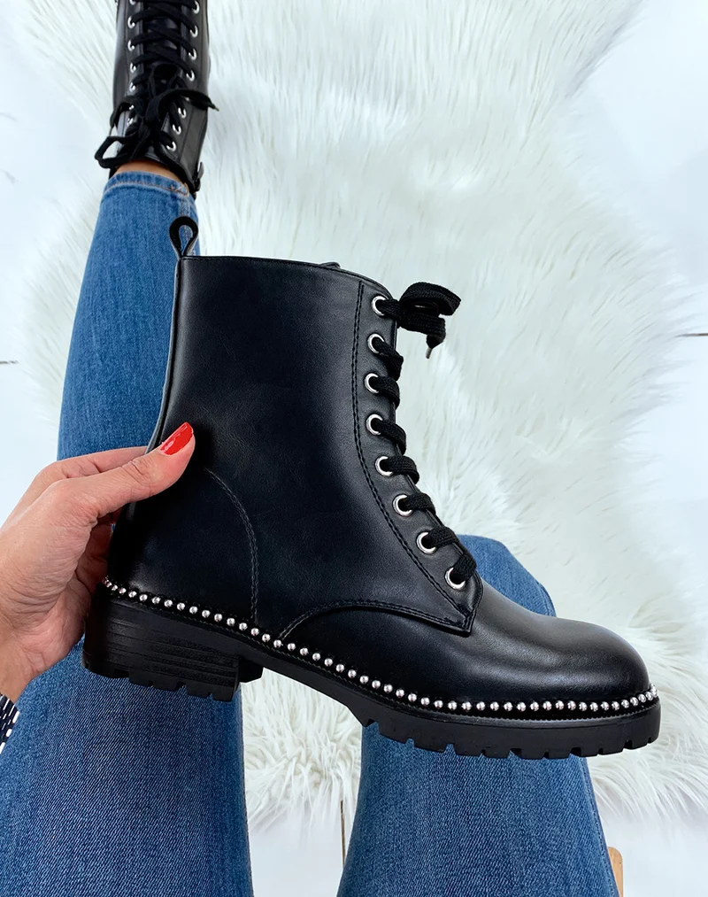 Bottines noires montantes à clous