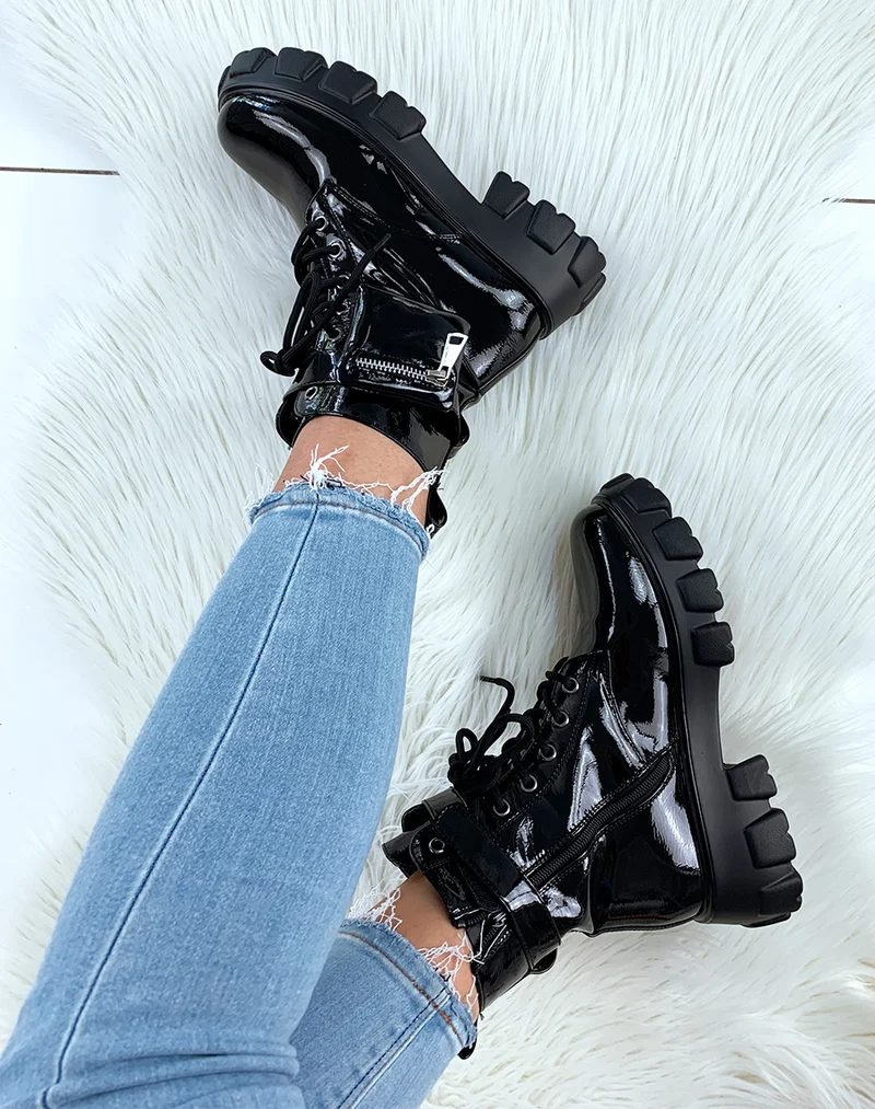 Bottines noires vernis à petite pochette