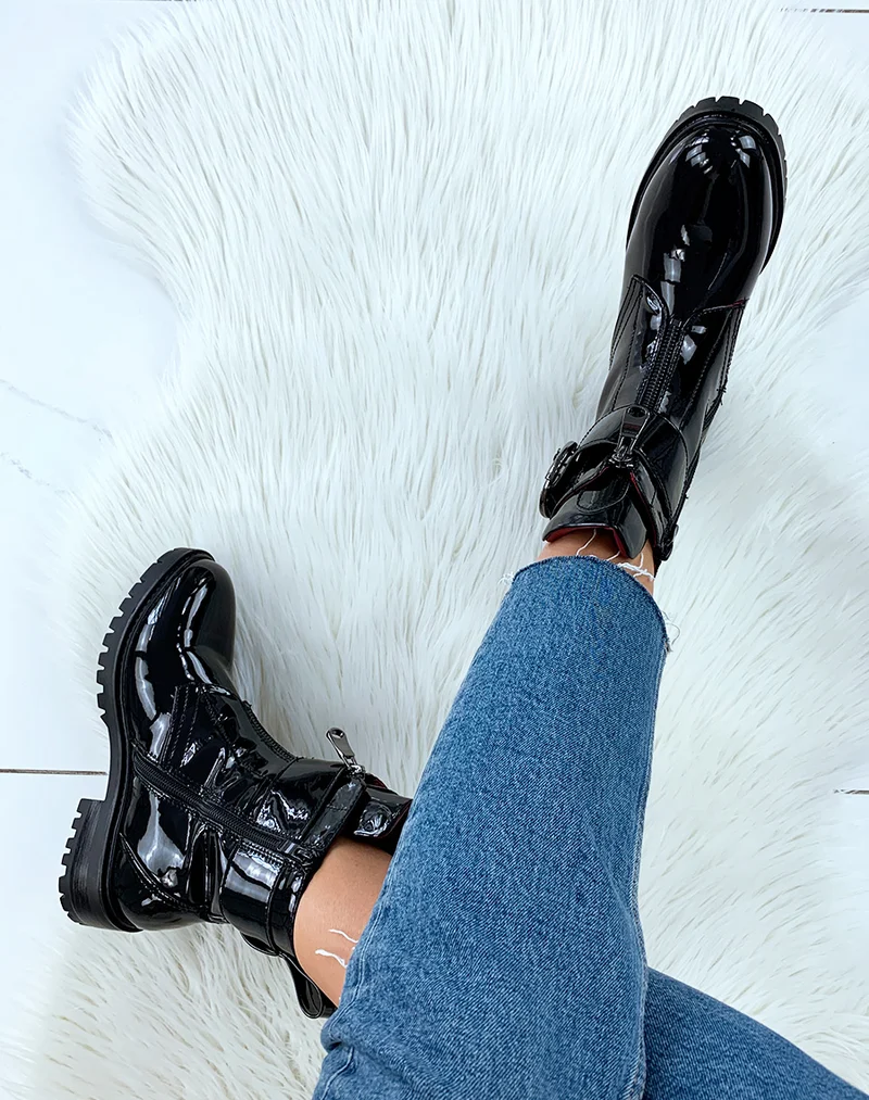 Bottines vernies noires montante croco à détail boucle
