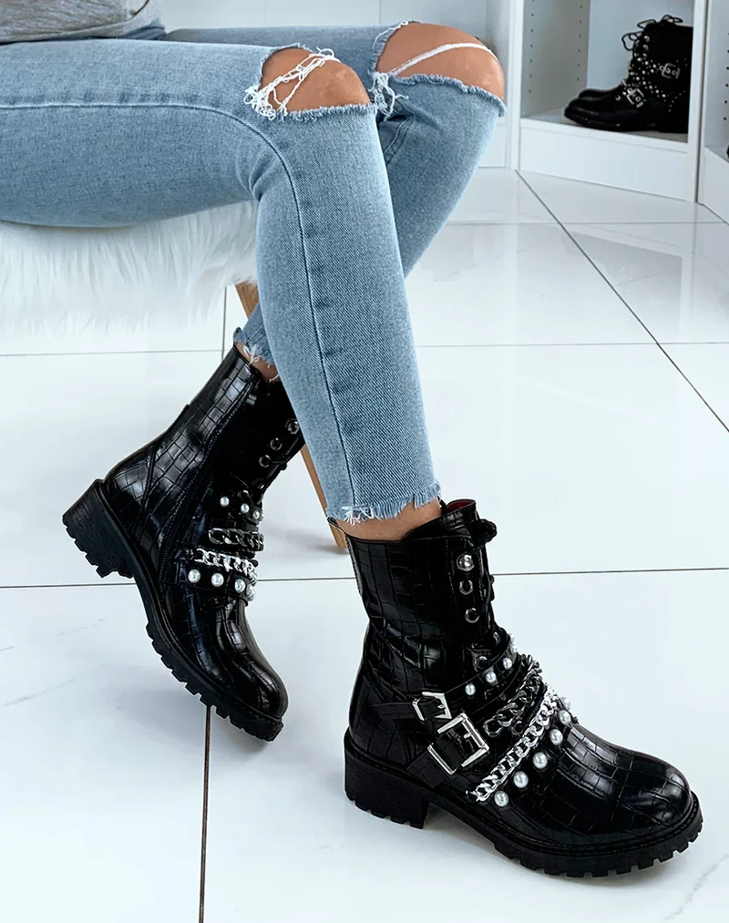 Bottines noires vernis à grosses perles et chaines