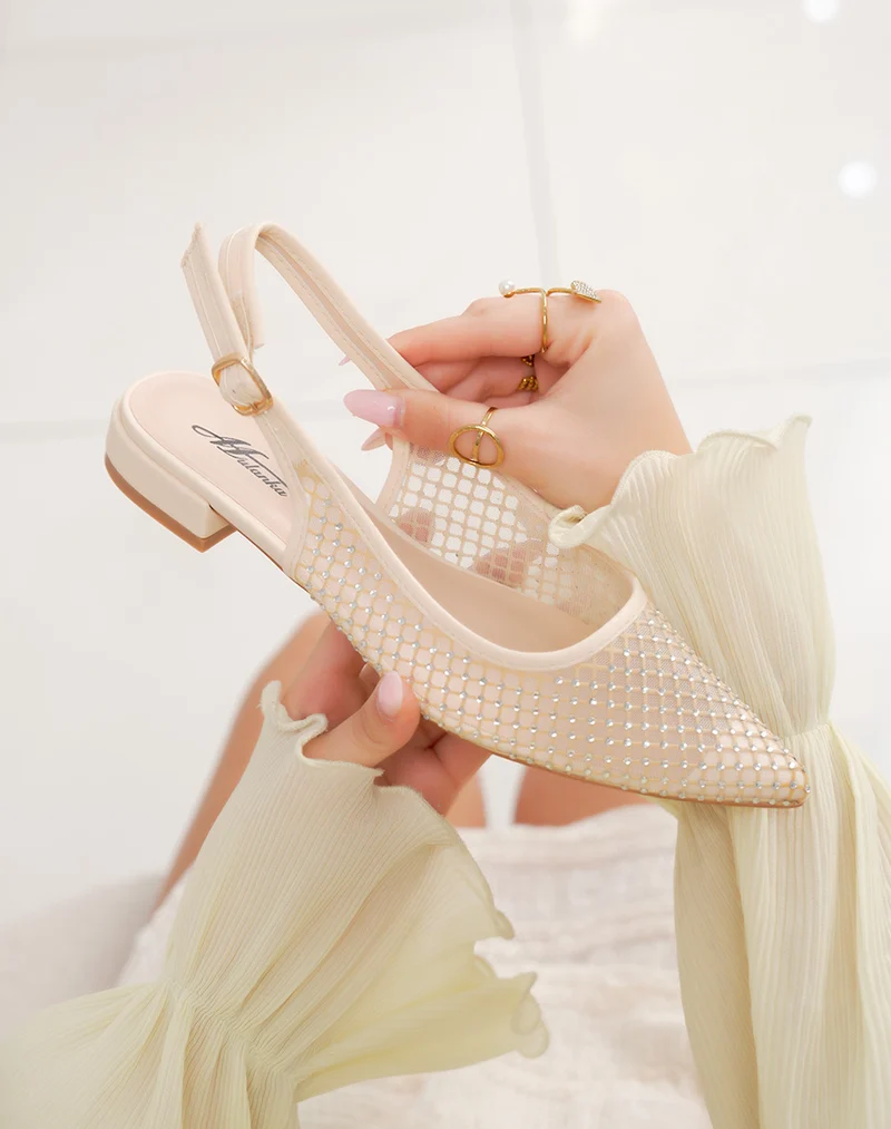 Escarpins femme beiges transparents à strass élégants avec bride ajustable