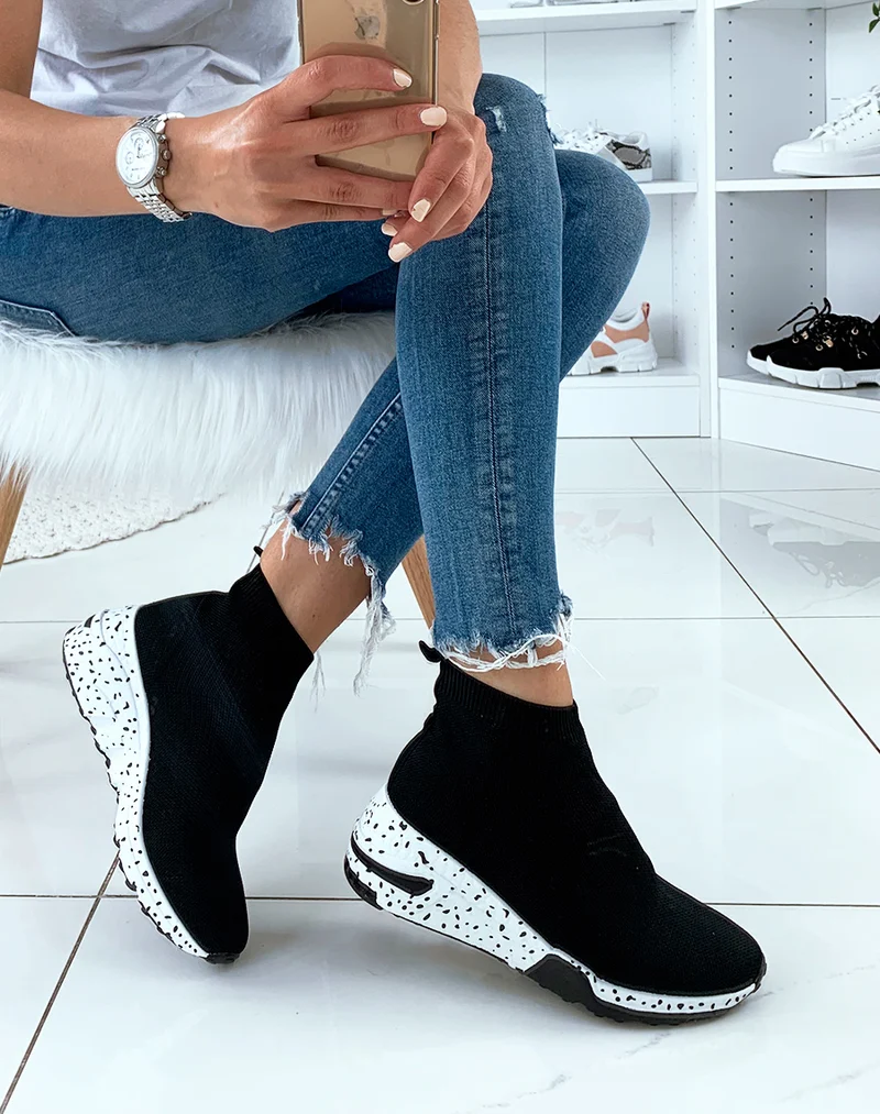 Baskets noires en forme de chaussettes à semelles fantaisies