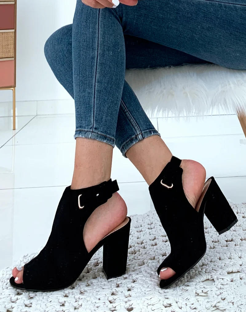 Sandales fermées à talons noires en suédine
