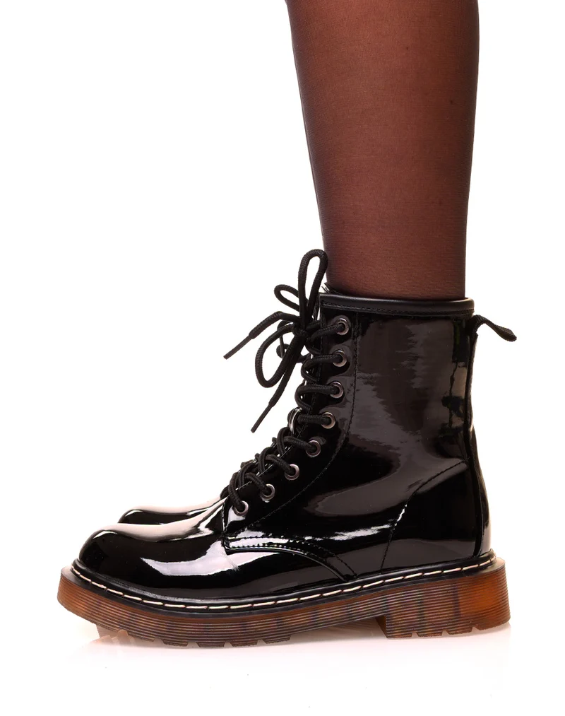 Bottines noires montantes vernies à lacets