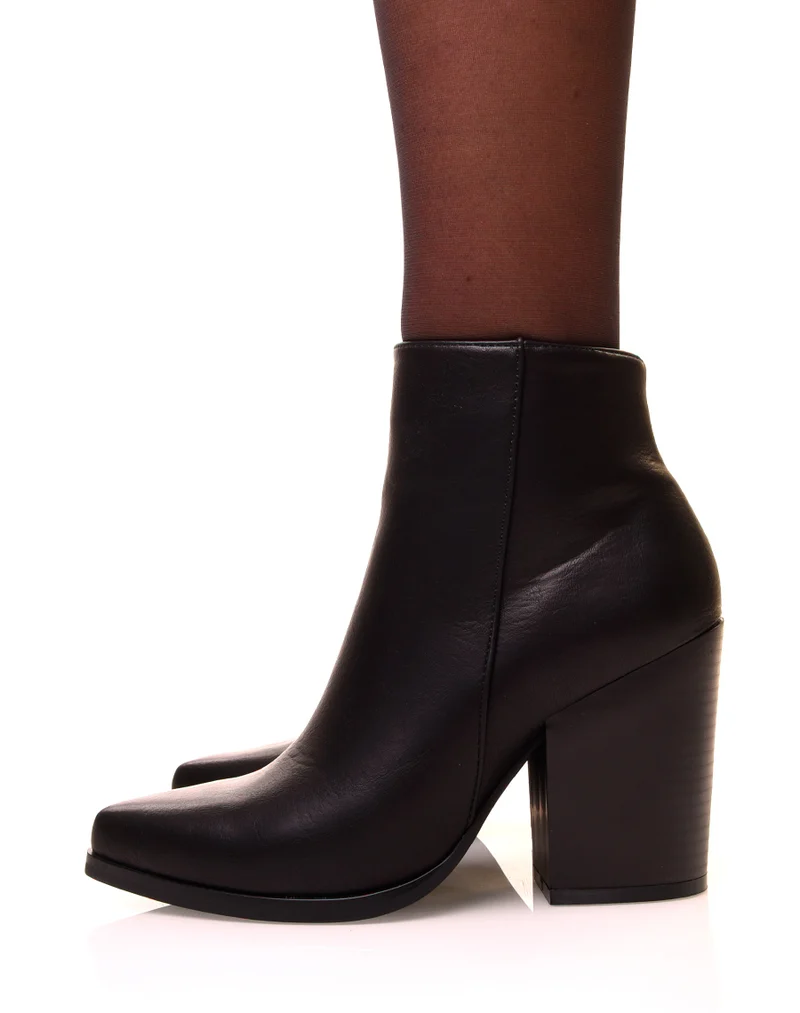Bottines noires à talon carré et à bout pointu