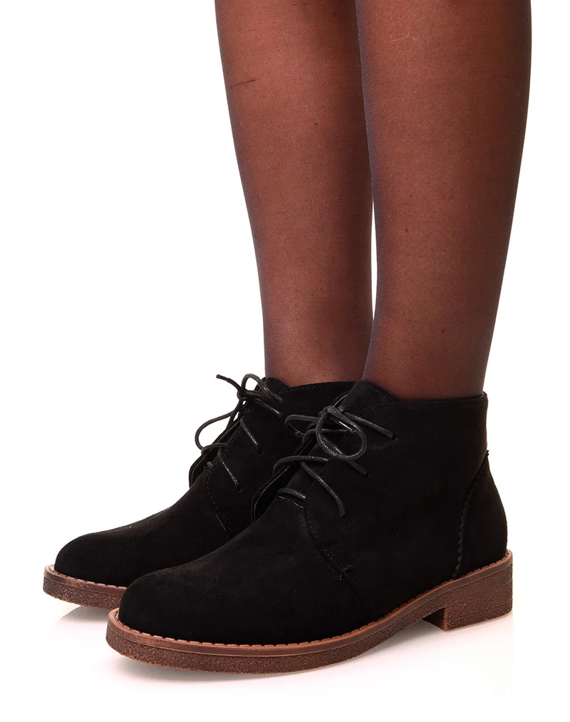 Bottines noires montantes en suédine à lacets