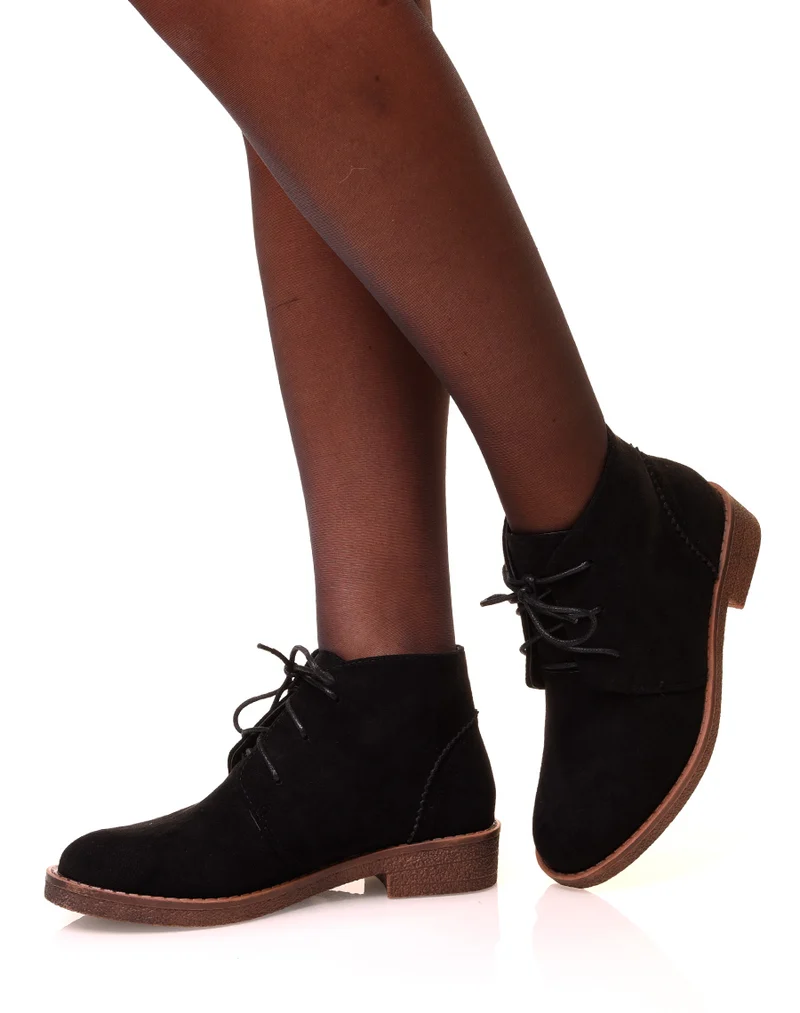 Bottines noires montantes en suédine à lacets