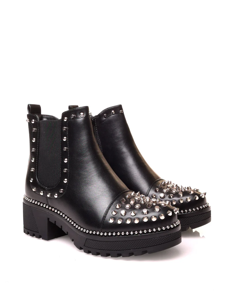 Chelsea boots noire à effet lisse ajouré de clous argenté