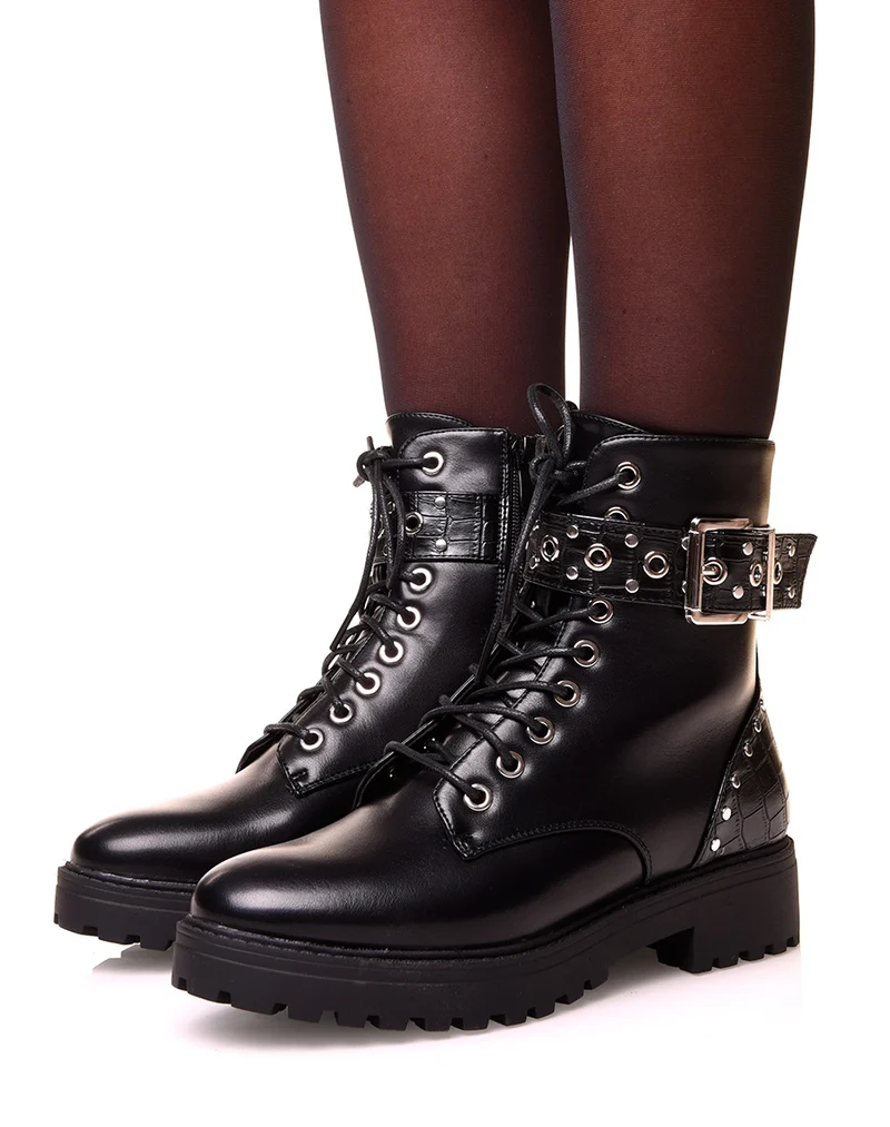 Bottines noires montantes à clous