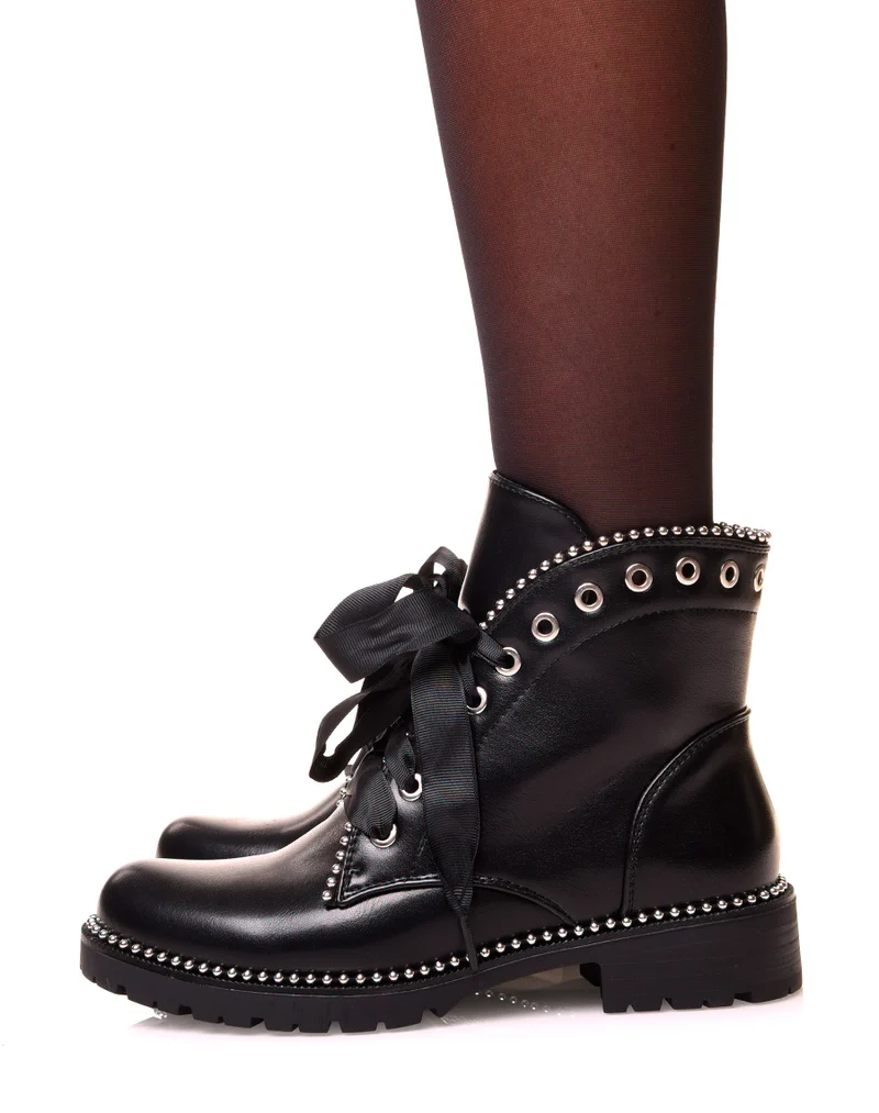 Bottines noirs ajouré de clous
