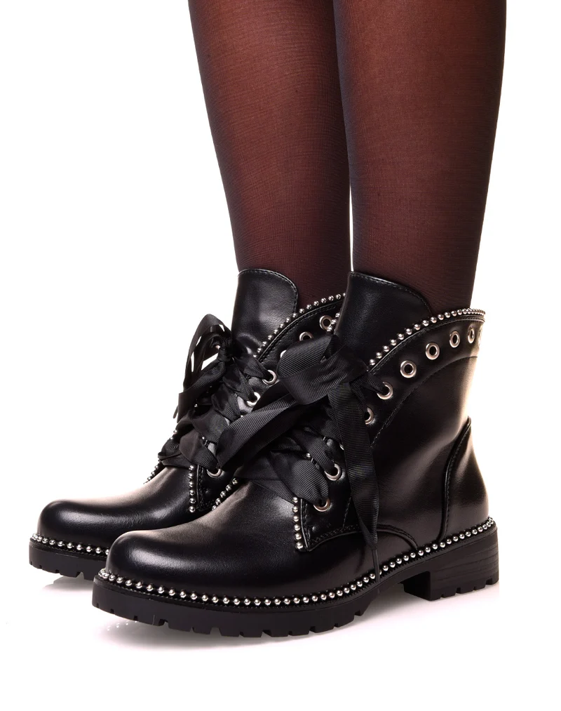 Bottines noirs ajouré de clous