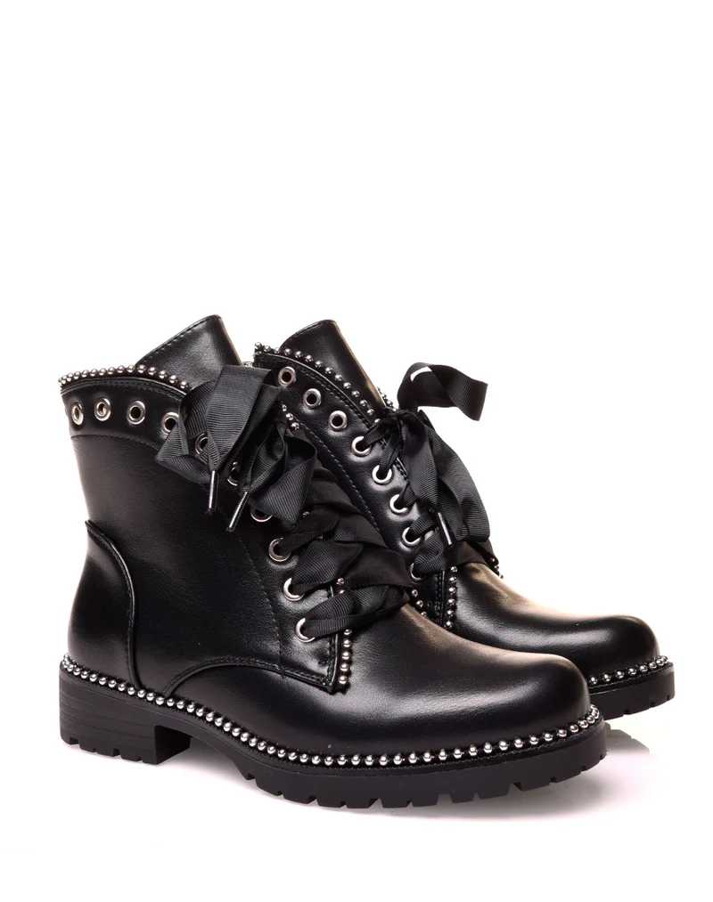 Bottines noirs ajouré de clous