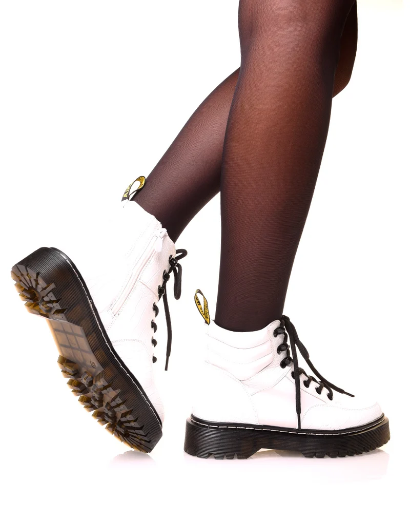 Bottines à semelle épaisse blanche effet croco