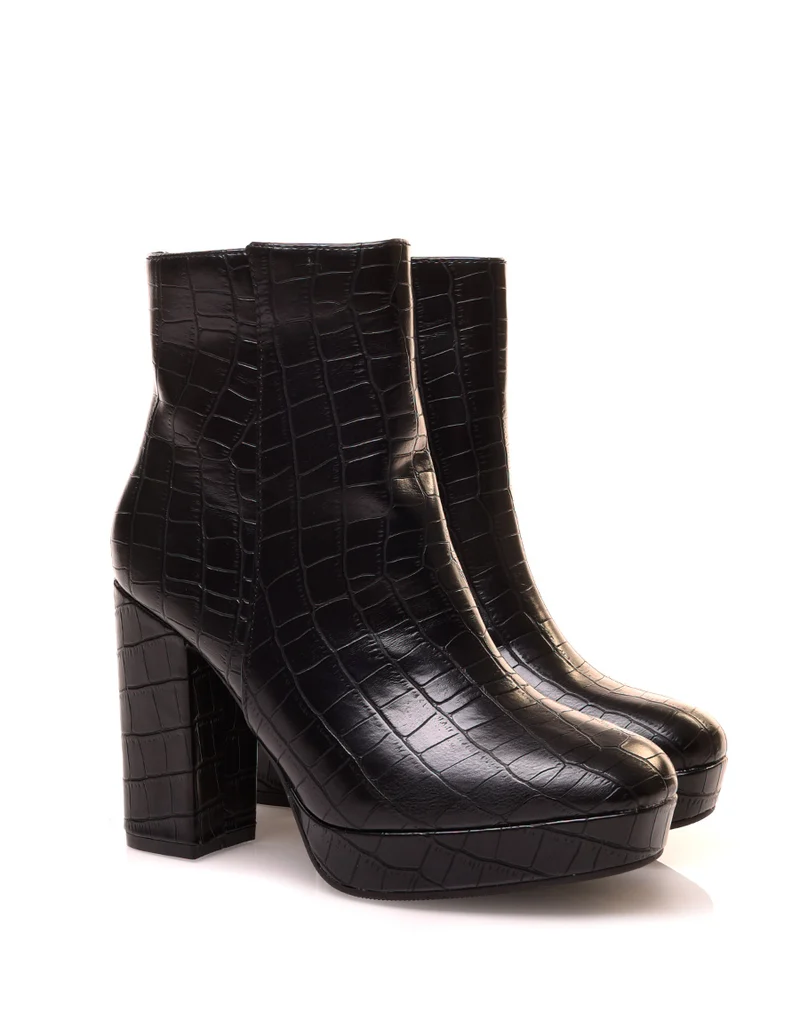 Bottines noires à talon et à grosse plateforme effet croco