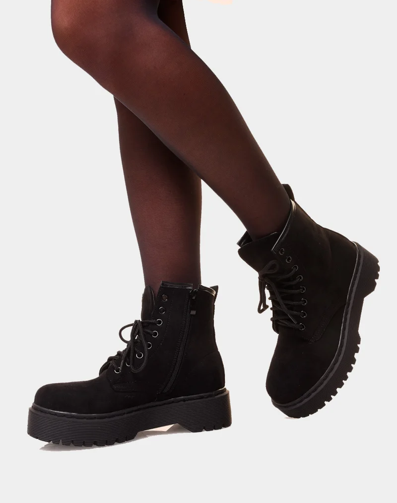 Bottines montantes noire en suédine à grosse plateforme