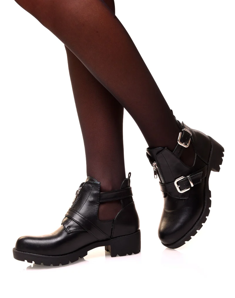 Bottines noires ajourées de sangles et d’un zip