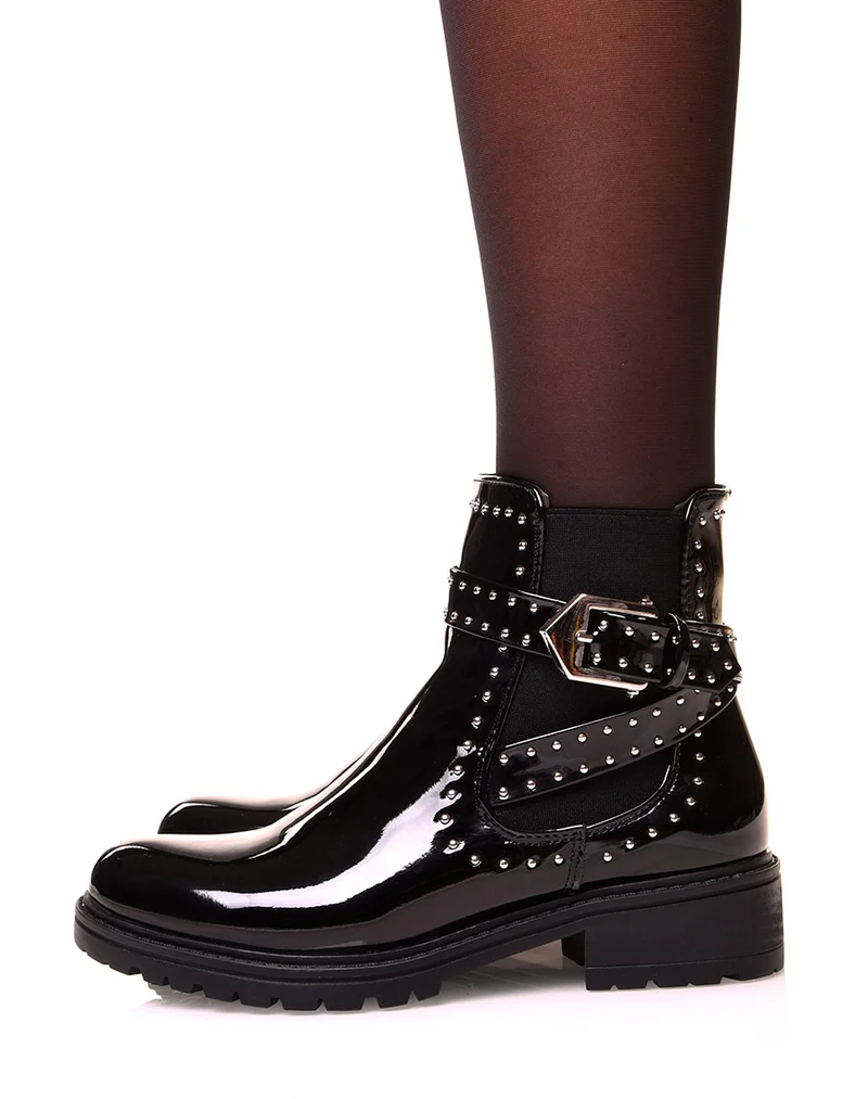 Bottines vernis noires à sangles cloutées