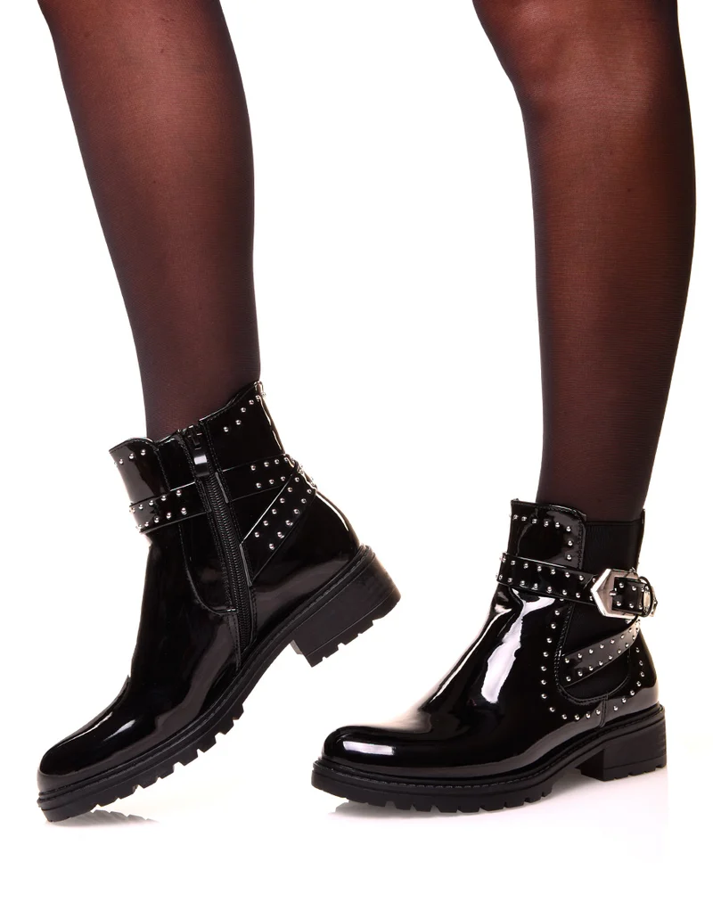 Bottines vernis noires à sangles cloutées