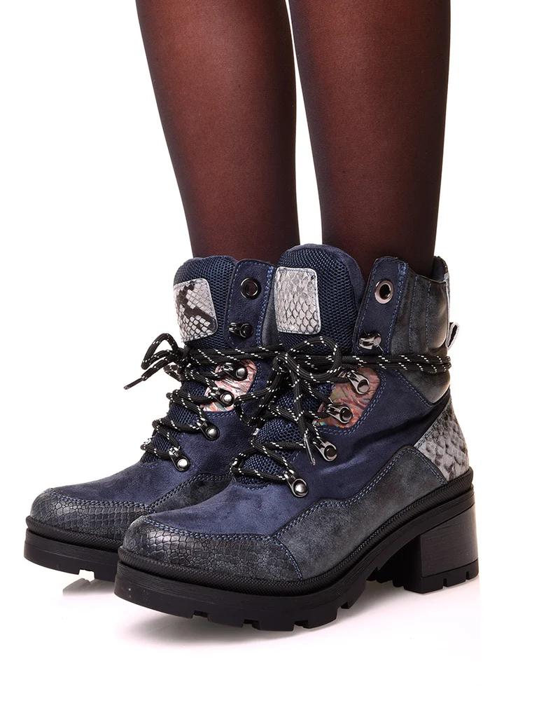 Bottines montantes bleues à lacets en suédine à détails python