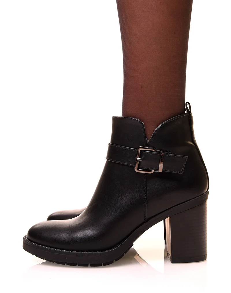 Bottines noires à talons carrés et à sangle