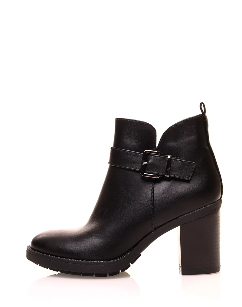 Bottines noires à talons carrés et à sangle