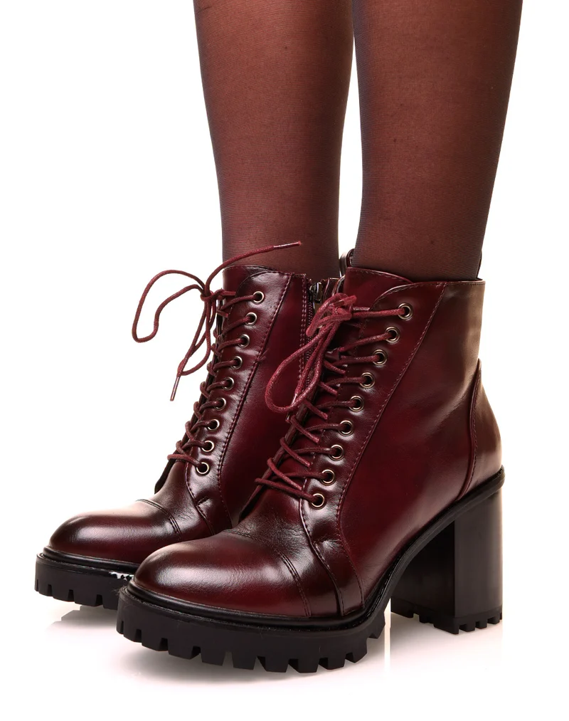 Bottines bordeaux à talons et à lacets