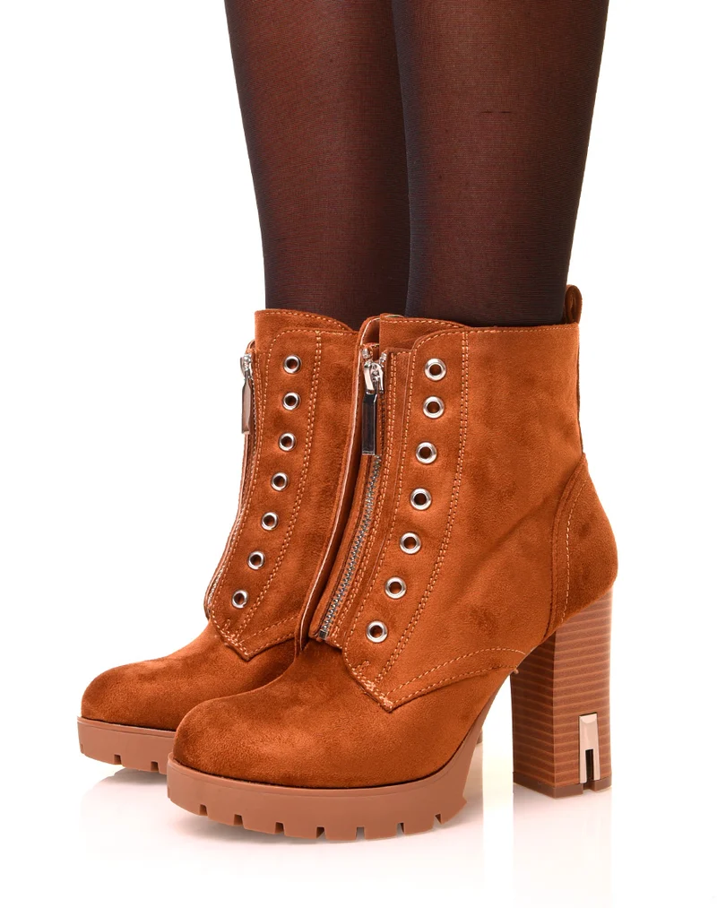 Bottines en suédine camelles à talons hauts