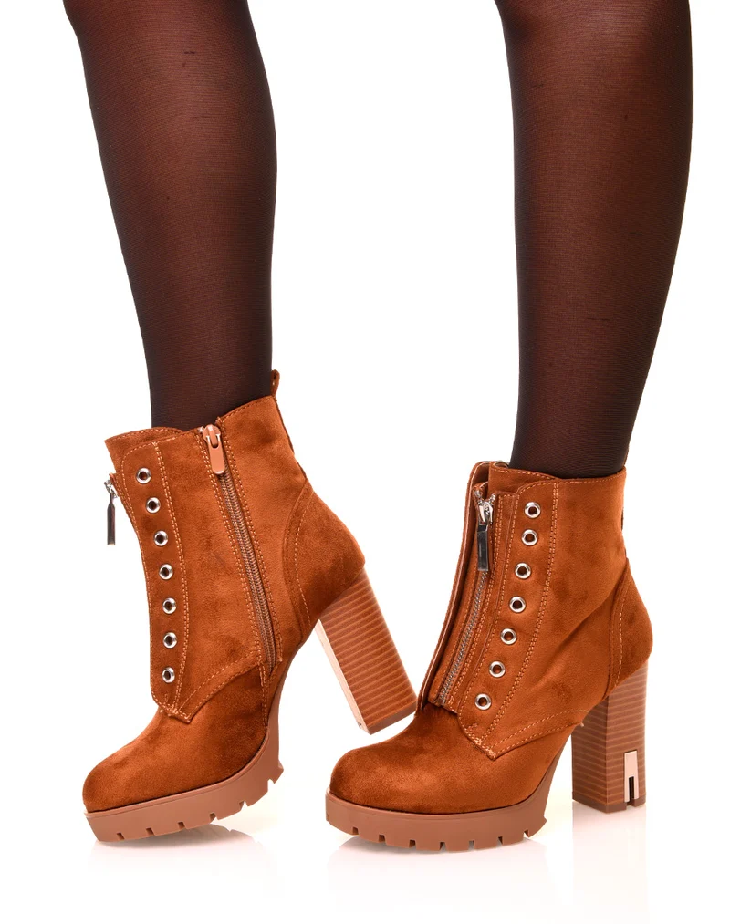 Bottines en suédine camelles à talons hauts