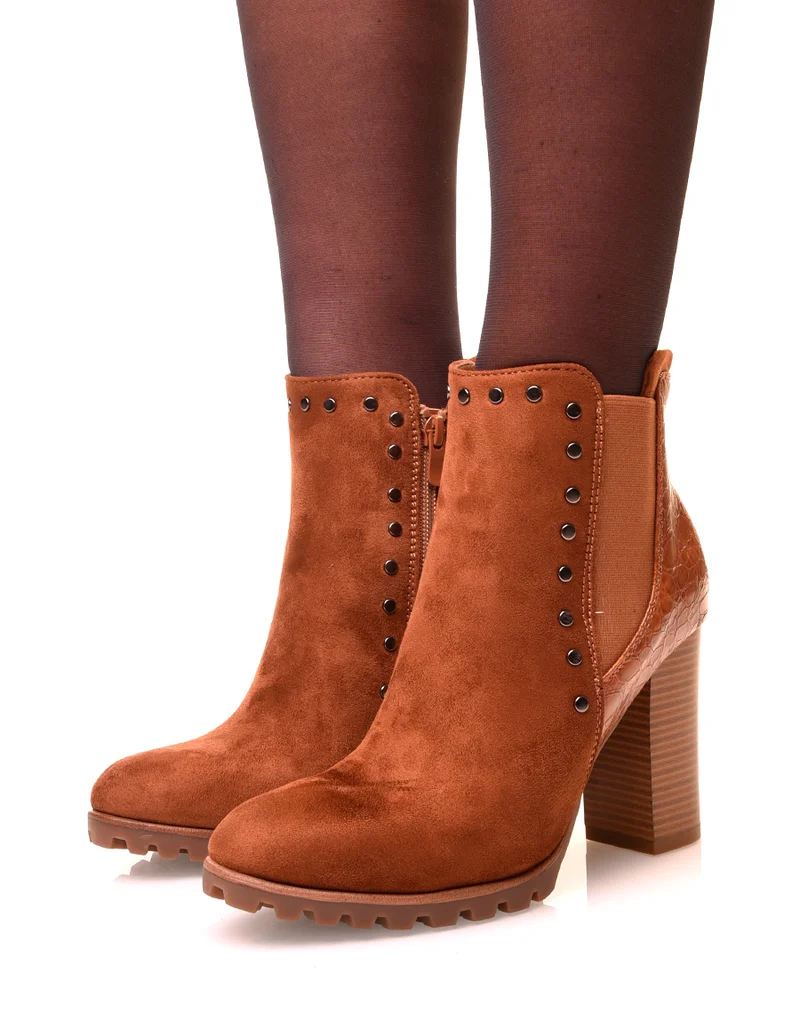 Bottines camel à talons bi-matières et à détails cloutés