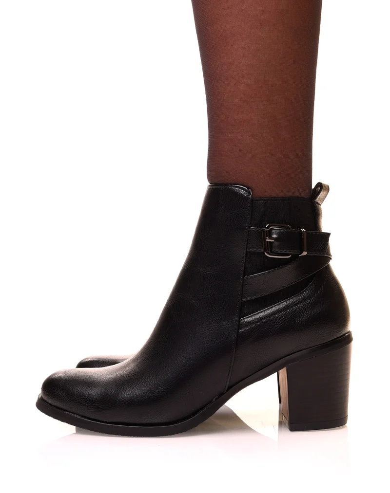 Bottines noires à talons carrés et à sangle