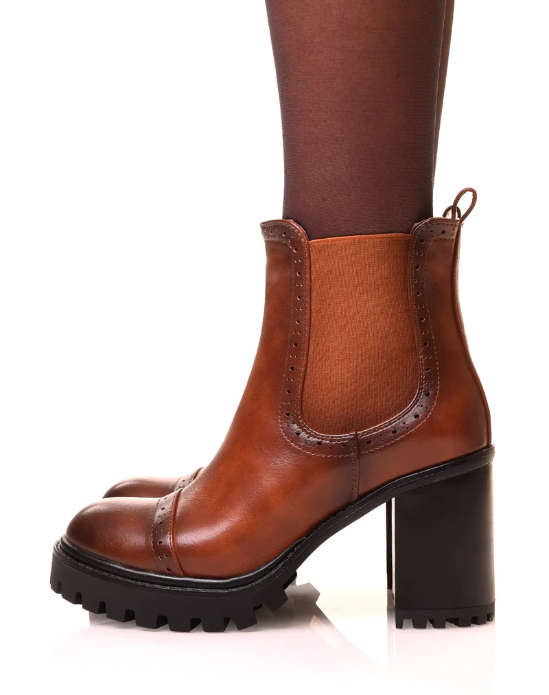 Bottines camel à talons carrés et à semelles crantées