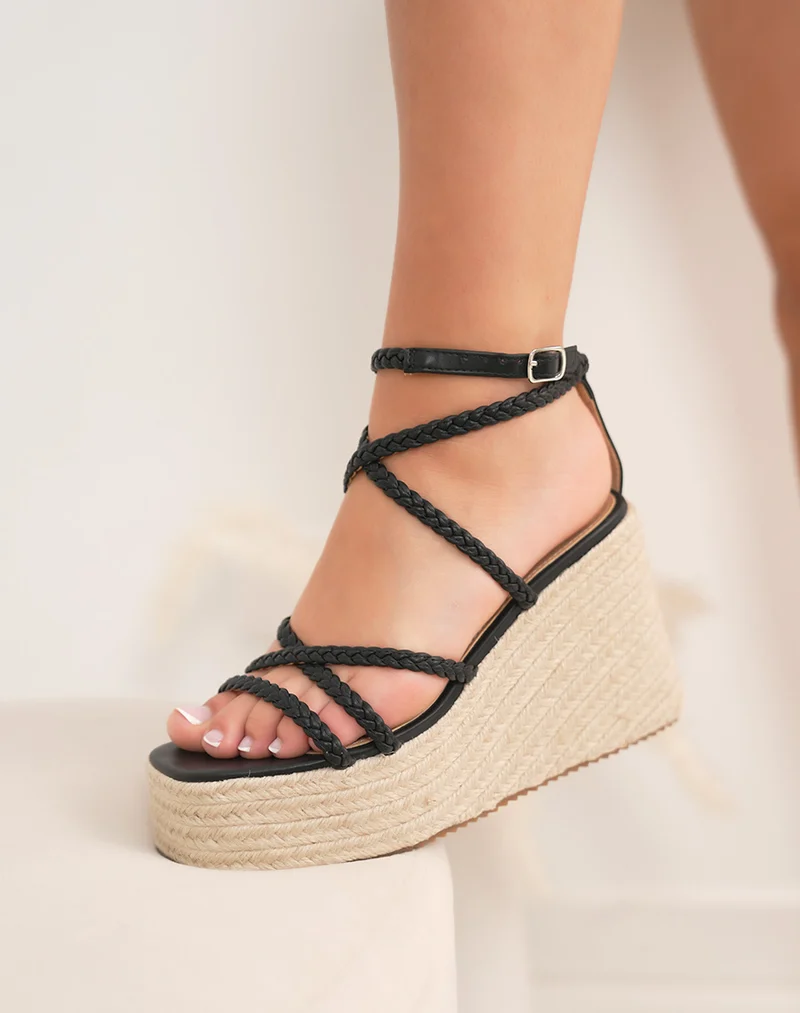 Sandales compensées femme noires tressées tendance avec talon effet tissé