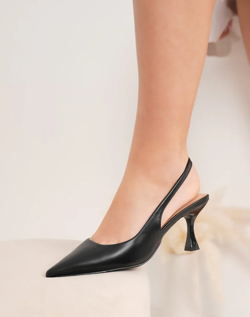 Escarpins femme noirs élégants à bout pointu et petit talon