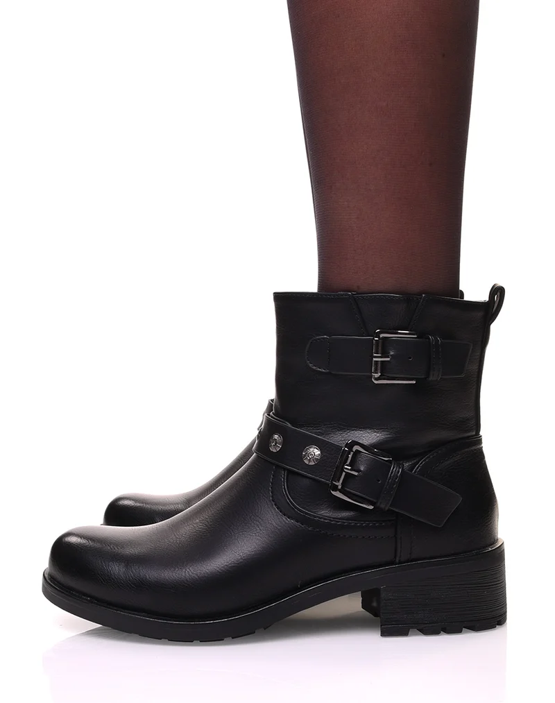 Bottines noires à sangles décorées de clous