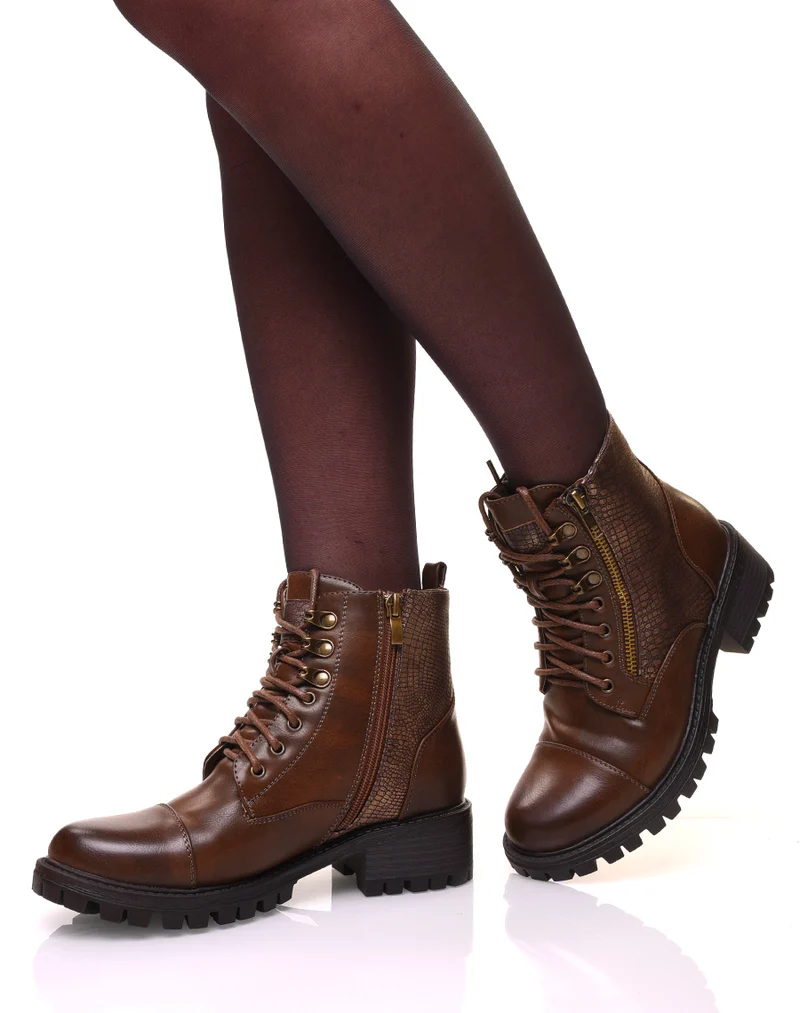 Bottines montantes marrons à lacets et effet croco doré