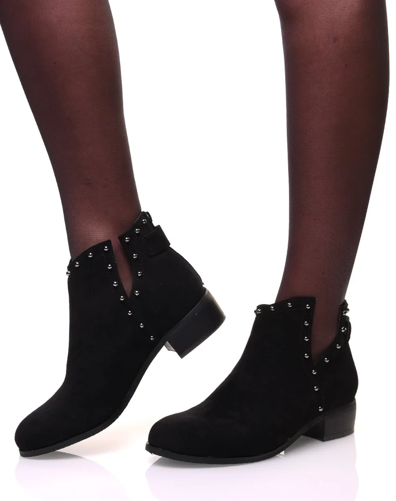 Bottines en suédine noires ouvertes perlées de clous