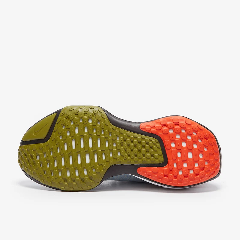 Nike Chaussure de running sur route pour femme Invincible 3