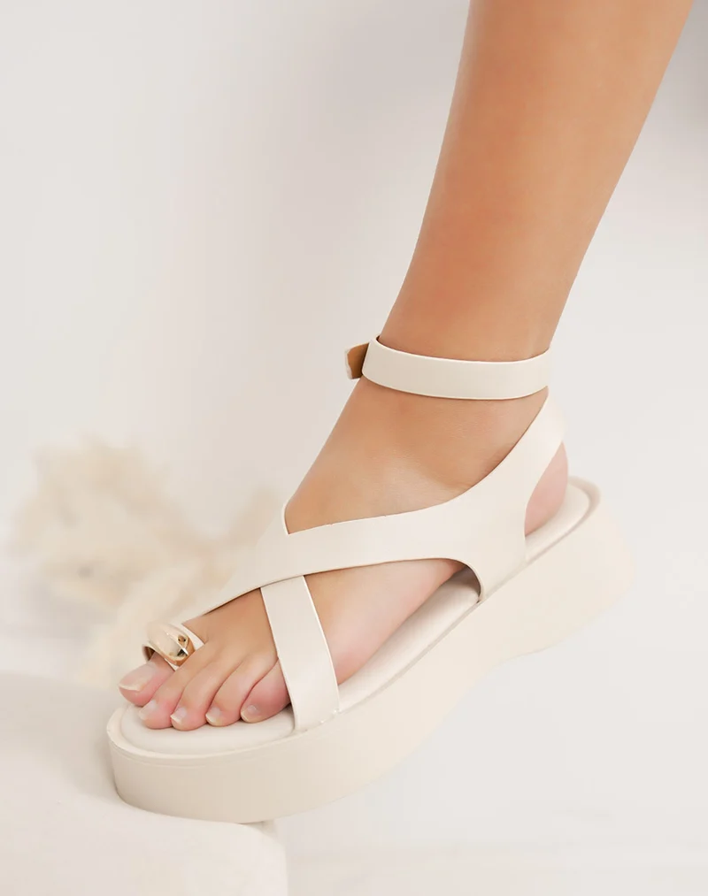 Sandale femme beige à lanières épaisses entrecroisées et plateforme