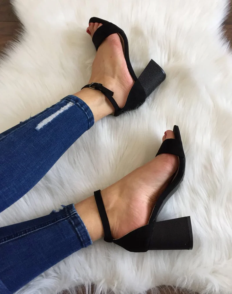 Sandales noires talons pailletés