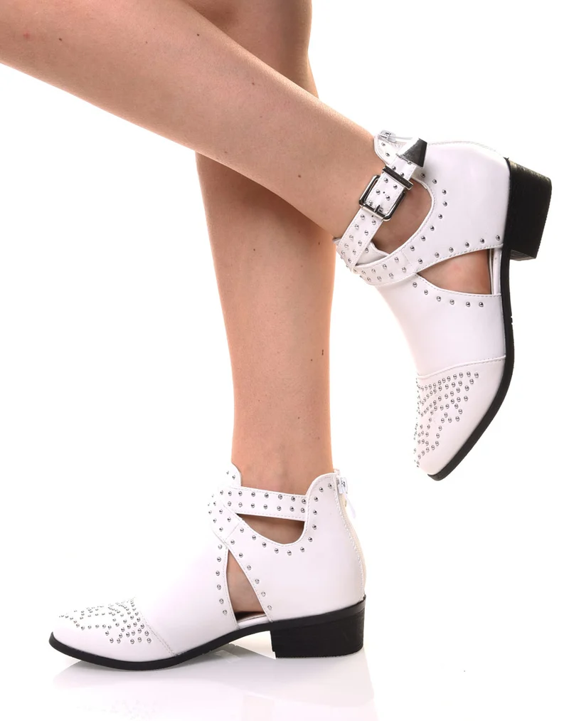 Bottines blanches cloutées à boucles croisées
