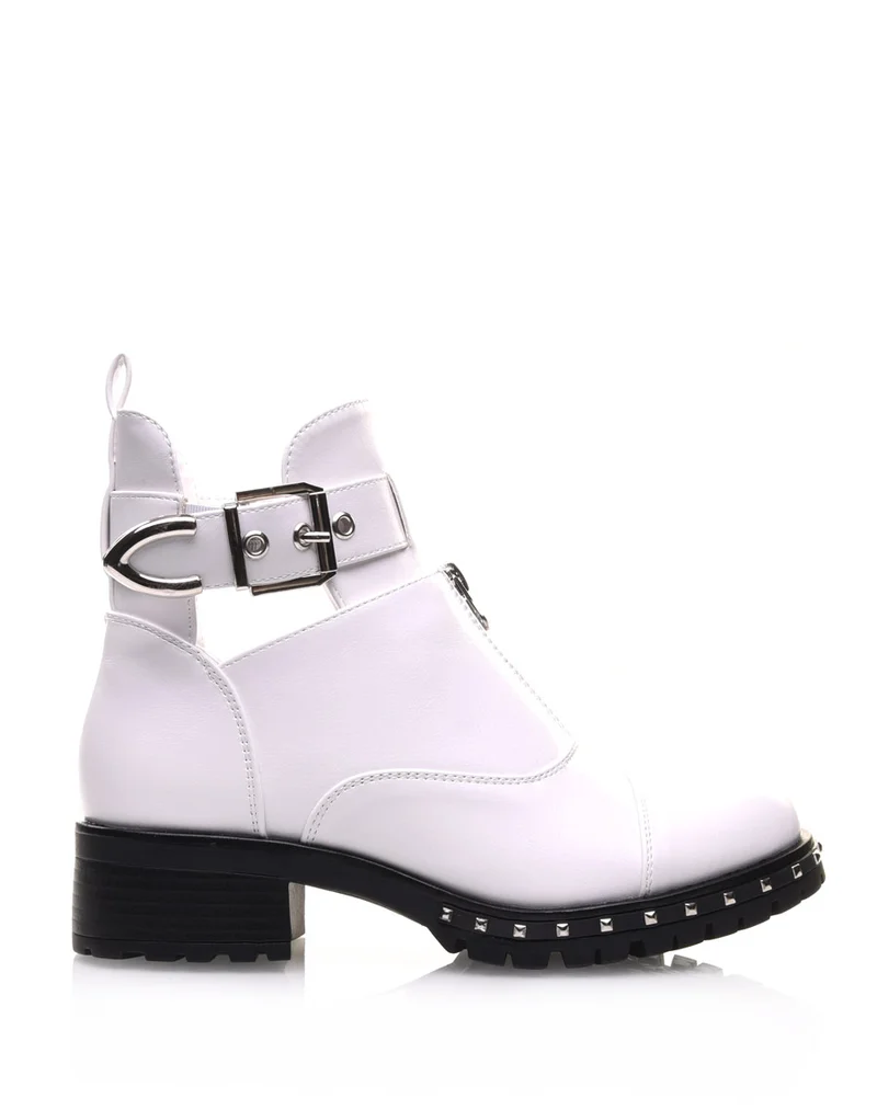 Bottines blanches à semelles crantées cloutées