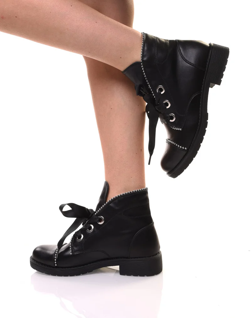 Bottines noires cloutées à semelles épaisses