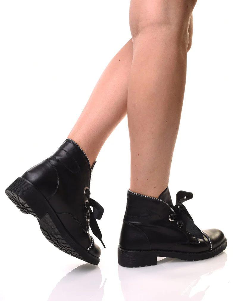 Bottines noires cloutées à semelles épaisses